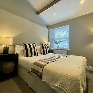 https://queens-cottage-skipton.yorkshirehotels.net