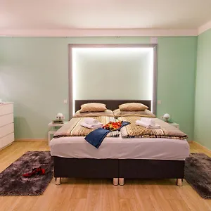 https://titaru-house.inbudapesthotels.com