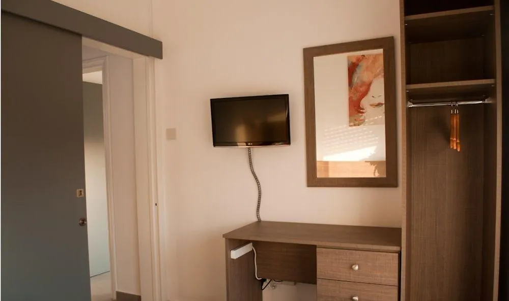 Apartment St. George Rent Rooms Larnaca